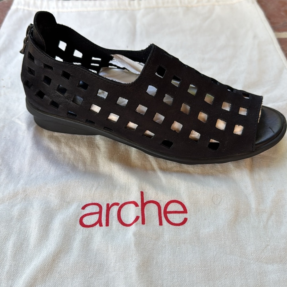 ARCHE, Drick Walking Sandal, Black, Size 35 FR